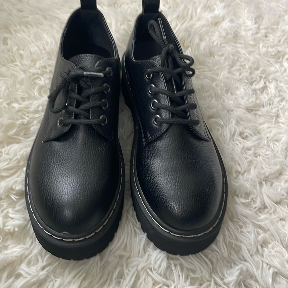 NWOT Black Sz 8 Chunky Oxfords